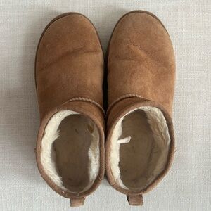 UGG Ultra Mini Classic Boot in Chestnut Suede Size 9